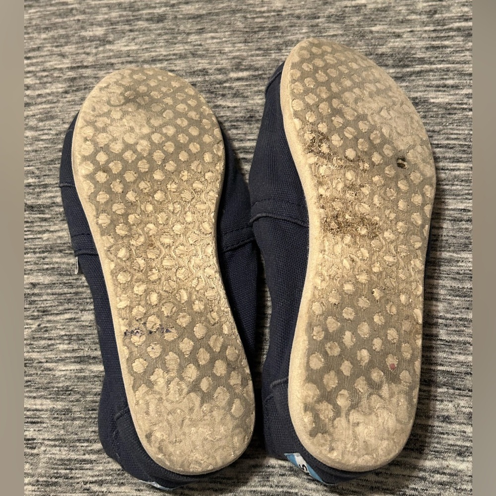Toms Ladies Size 6.5 Navy Slip Ons - Picture 5 of 5